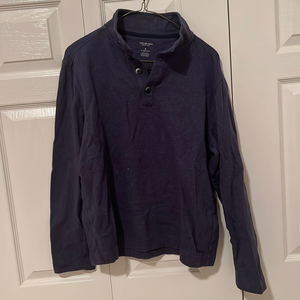 Van Heusen Never Tuck size small classic fit
